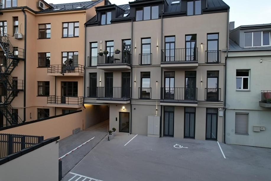 Old Town - Bajor Studios - Self Check-In And Parking Каунас Экстерьер фото